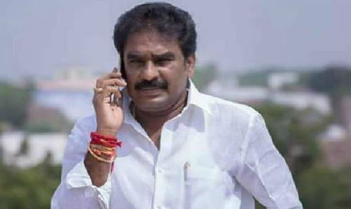 మాచర్లలో హైటెన్షన్.. మాజీ ఎమ్మెల్యేపై కేసు..!