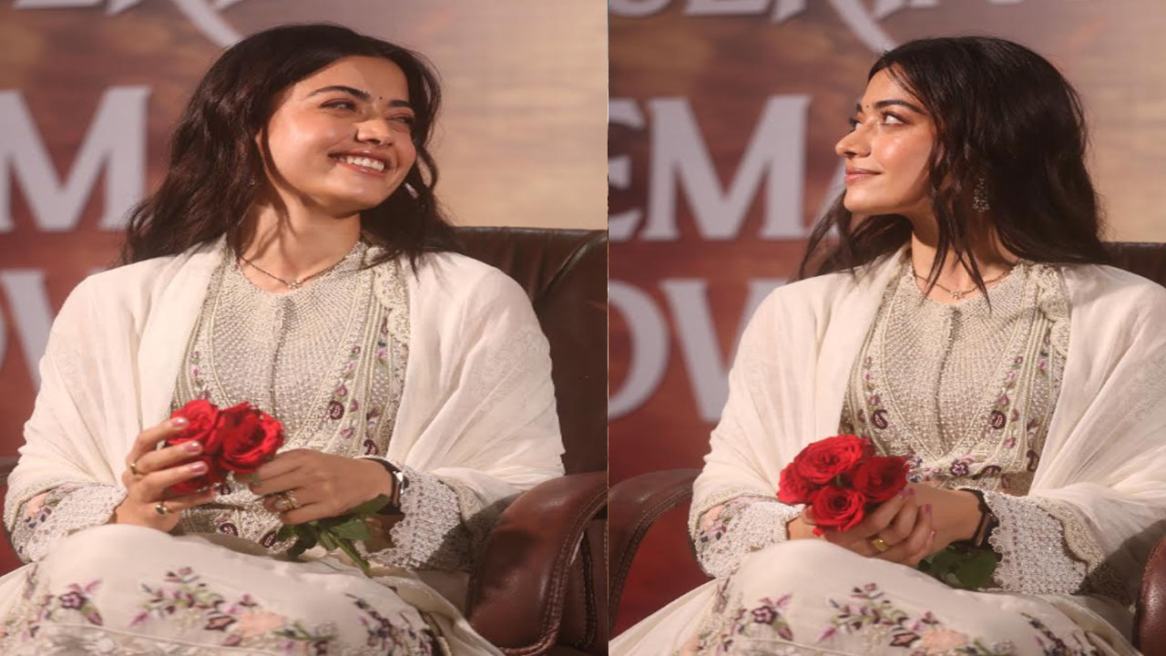 రష్మిక కల్చర్ కు ఫిదా అవుతున్న ఫ్యాన్స్ Rashmika Mandanna Culture Preference After Marriage With Vijay Deverakonda Ranabali Promotions Look Viral