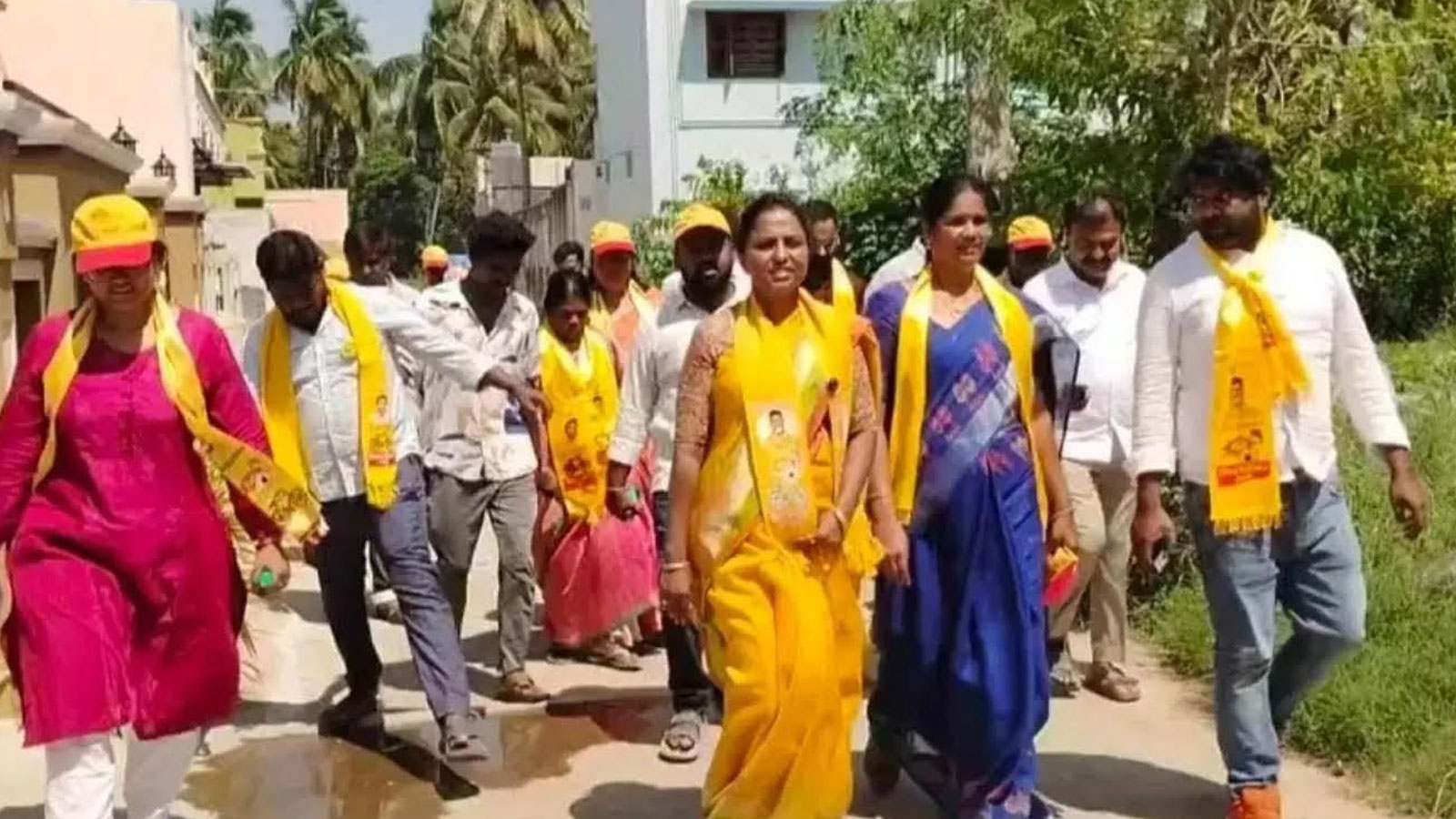 AP Politics: గ్రామస్థాయి ఎన్నికల్లోనూ కోట్ల ఆస్తుల రాజకీయం.. మమత శ్రీ అఫిడవిట్తో హాట్ టాపిక్.. Ap Local Elections Wealthy Contender Mamatha Sri Sparks Debate With Rs 172 Crore Assets In Zptc Affidavit