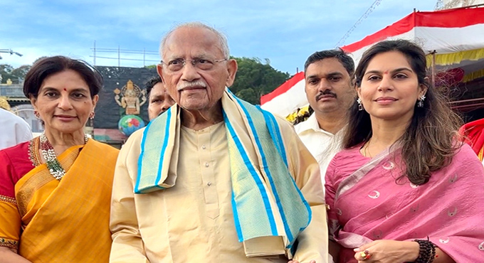 తాతతో కలిసి తిరుమల శ్రీవారి సేవలో ఉపాసన కొణిదెల Upasana Konidela Visits Tirumala