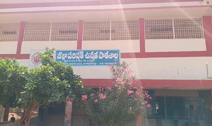 విద్యార్థినిపై దాడి.. బాధిత కుటుంబానికి అండగా సీఎం చంద్రబాబు.. నిందితుడిపై కఠిన చర్యలకు ఆదేశం.. Ap Cm Chandrababu Naidu Assures Full Support To Victims Family Following Raptadu School Attack Incident