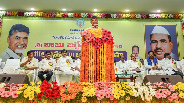 అలాంటి నాయకులే దేశానికి స్ఫూర్తి దాతలు : చంద్రబాబు