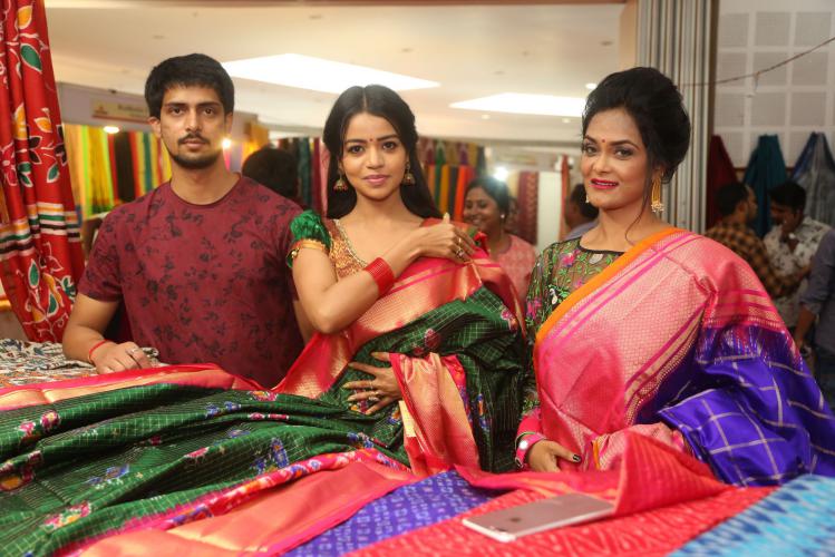 Actress Bhavya Sri Inaugurates Silk India Expo At Shilpakala Vedika 