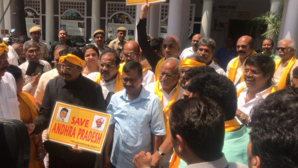 ఏపీకి ప్రత్యేక హోదా ఇవ్వాల్సిందే : కేజ్రీవాల్