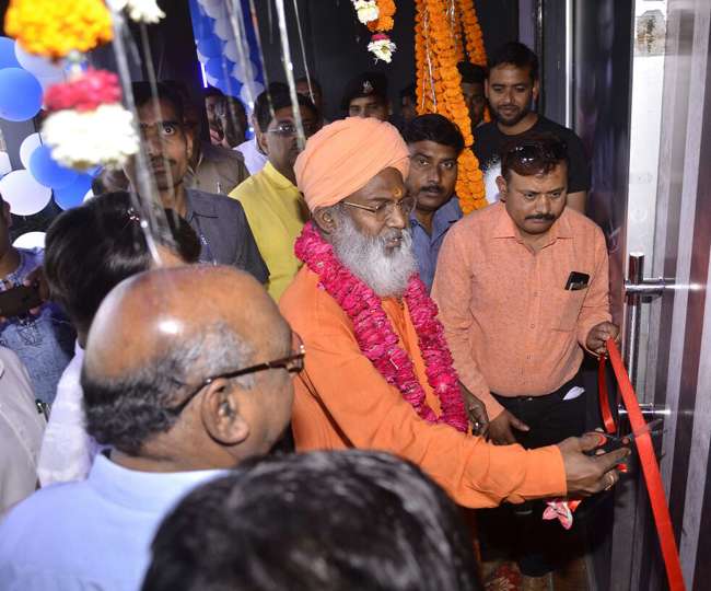 నైట్ క్లబ్ ప్రారంభం…వివాదాస్పదం