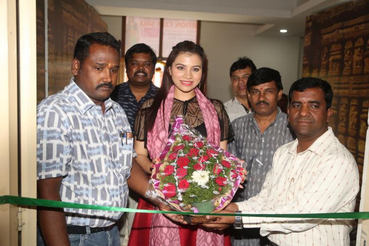 Actress Priyanka Raman Inaugurates Handloom IKAT Mela