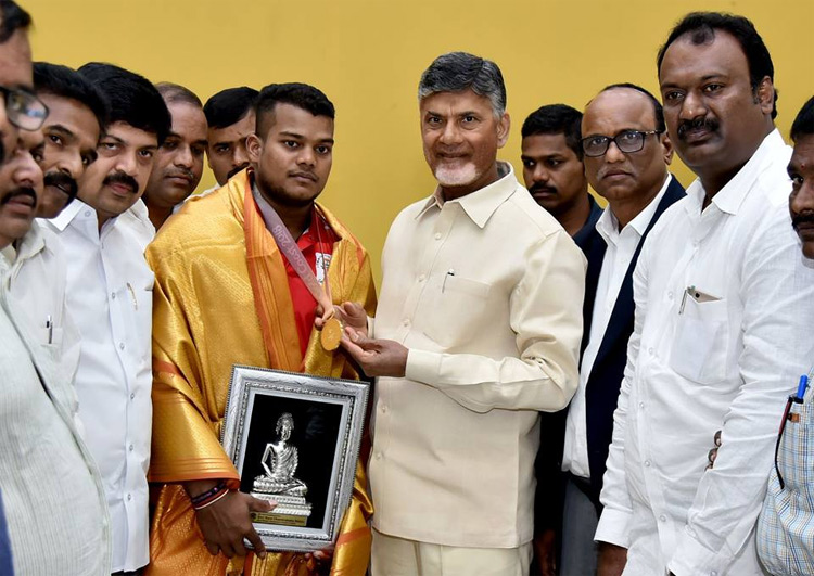 రాహుల్ కు సీఎం చంద్రబాబు అభినందన