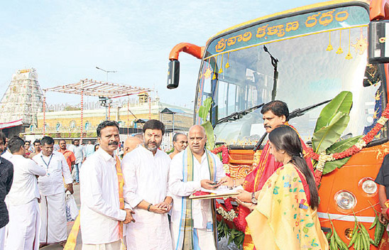 శ్రీవారికి కల్యాణరథం బహూకరణ