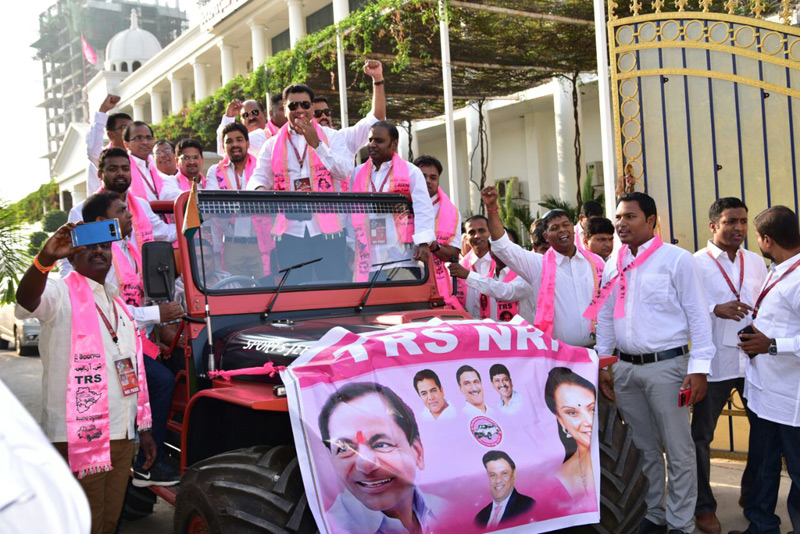 కార్ ర్యాలీ లో తెలంగాణ భవన్ నుండి ప్లీనరీ కి హాజరైన టిఆర్ఎస్ ఎన్నారై నాయకులు