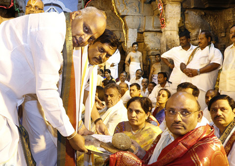 సామాన్య భక్తులకు పెద్దపీట : పుట్టా