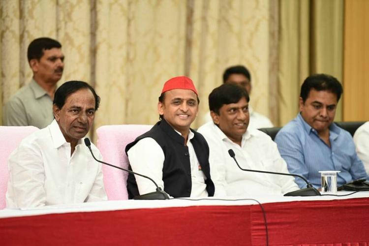 సీఎం కేసీఆర్ తో అఖిలేశ్ యాదవ్ భేటీ