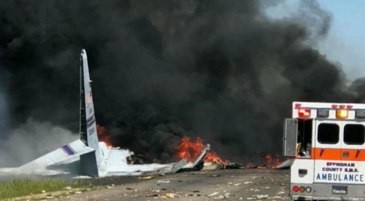 అమెరికాలో కుప్పకూలిన సైనిక విమానం