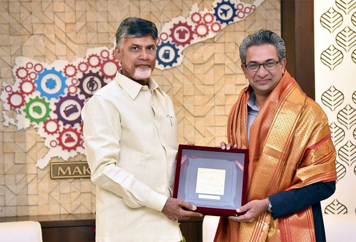 సీఎం చంద్రబాబుతో గూగుల్ వైస్ ప్రెసిడెంట్ భేటీ