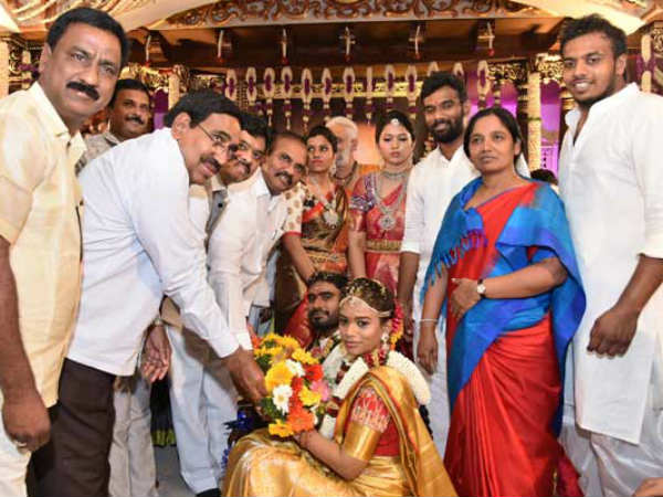 వైభవంగా పరిటాల కుమార్తె వివాహ వేడుక