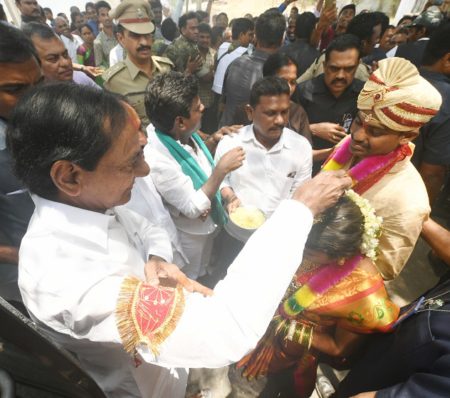 అనుకోని అతిథి సీఎం కేసీఆర్