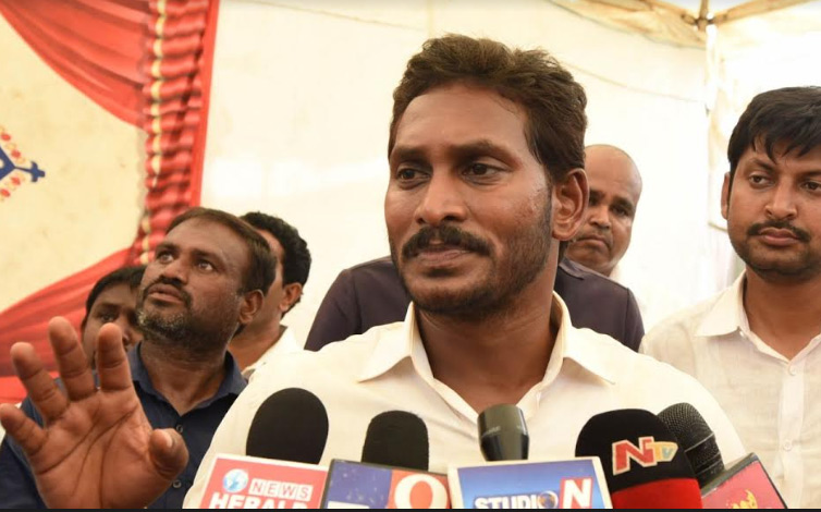 పశ్చిమ గోదావరి జిల్లా రామారావు గూడెం వద్ద మీడియాతో వైయస్ జగన్
