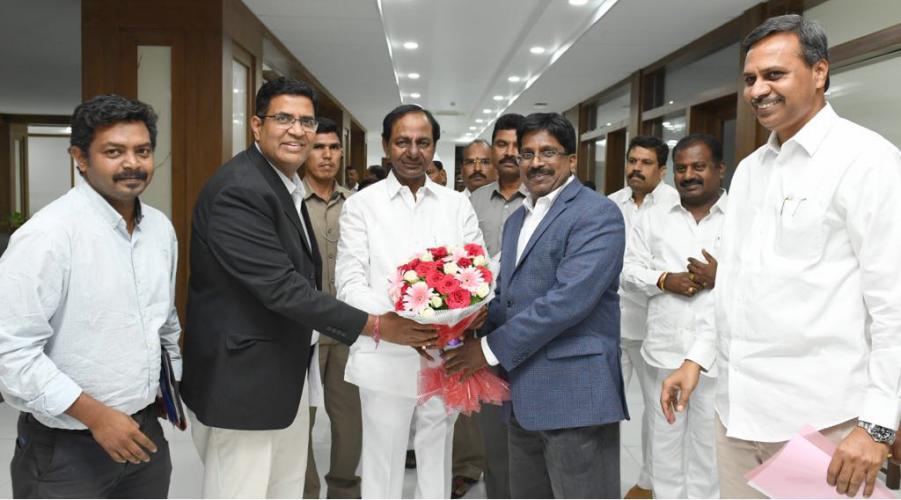 కేసీఆర్ ను ఆహ్వానించిన ఆటా & టాటా