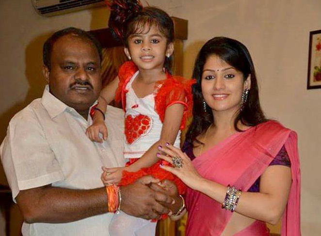 గూగుల్ ట్రెండ్స్ లో కుమారస్వామి భార్య