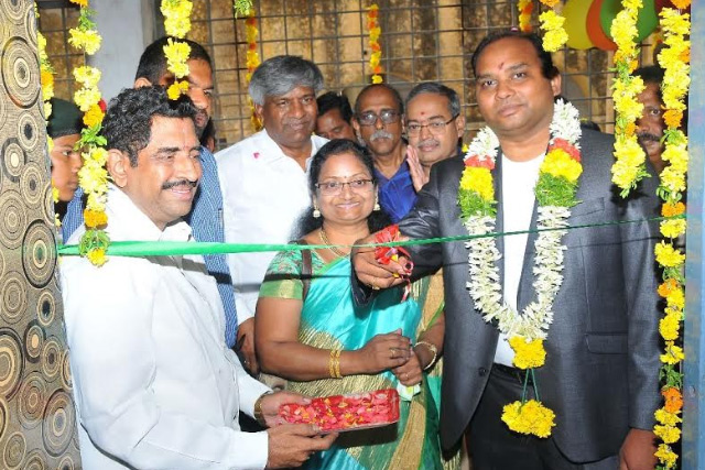 చదువుతోపాటు సాంకేతికత కూడా అవసరం – జయరామ్ కోమటి