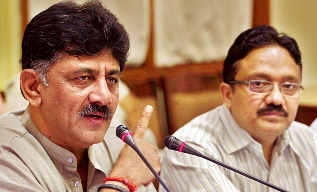 బెదరింపులకు లొంగం – డీకె