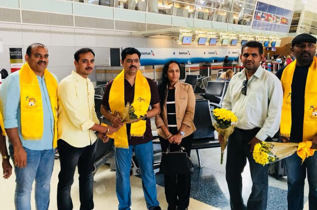 “అమెరికా-మహానాడు” కు డల్లాస్ చేరుకొంటున్న ప్రముఖులు “అమెరికా-మహానాడు” కు డల్లాస్ చేరుకొంటున్న ప్రముఖులు