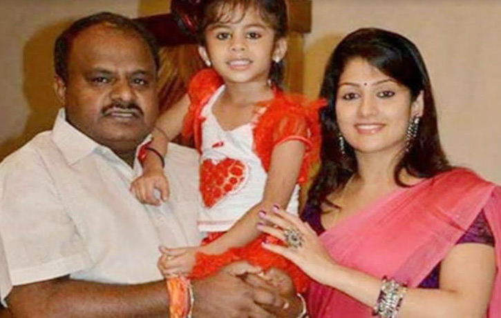 సీఎం భార్య నటిస్తుందా?