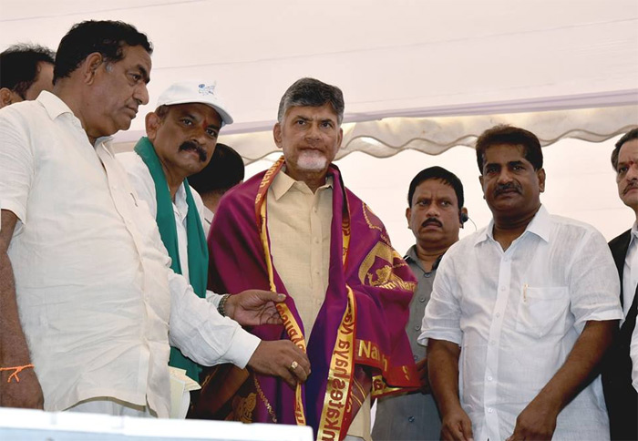 ఆయన రాజకీయాల్లోకి రావాలి : చంద్రబాబు