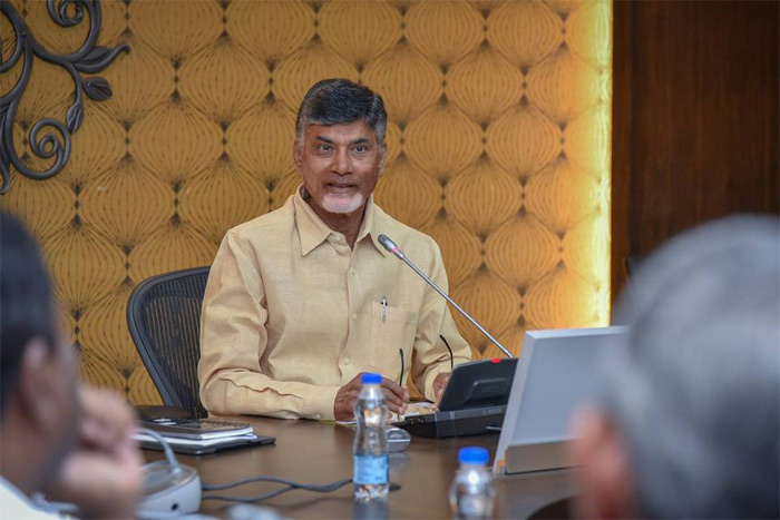 నవనిర్మాణ దీక్షలు విజయవంతం చేయాలి