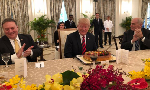 సింగపూర్ లో ట్రంప్ పుట్టిన రోజు వేడుకలు సింగపూర్ లో ట్రంప్ పుట్టిన రోజు వేడుకలు