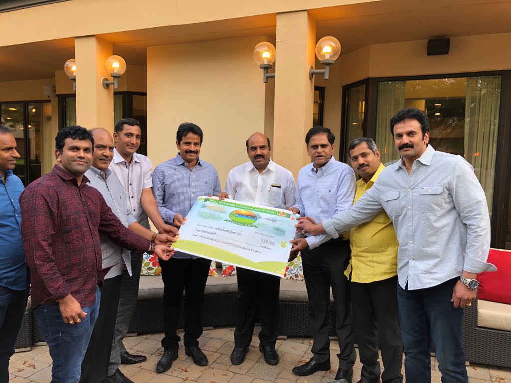 డిజిటల్ తరగతులకు గోదావరి ప్రవాసుల విరాళం