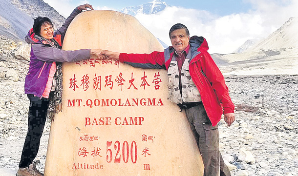 అమెరికా నుంచి కారులో హైదరాబాద్ కు