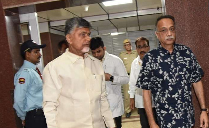 వాజపేయికి సీఎం చంద్రబాబు పరామర్శ