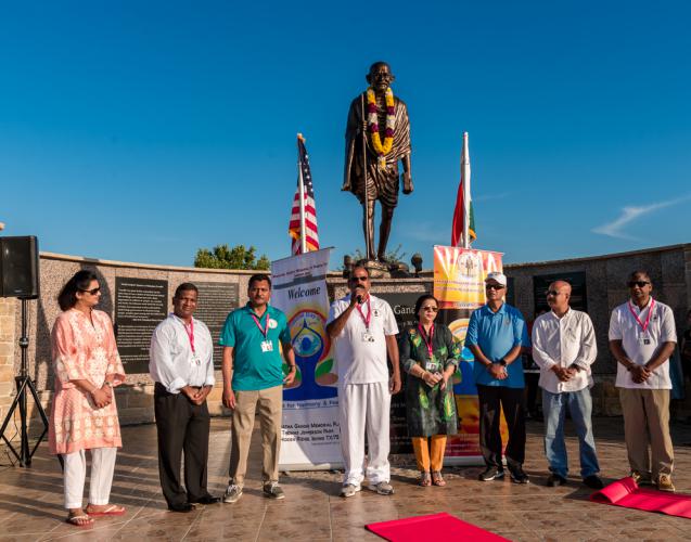డాలస్ లో గాంధీ మెమోరియల్ దగ్గర ఘనంగా అంతర్జాతీయ యోగా దినోత్సవం