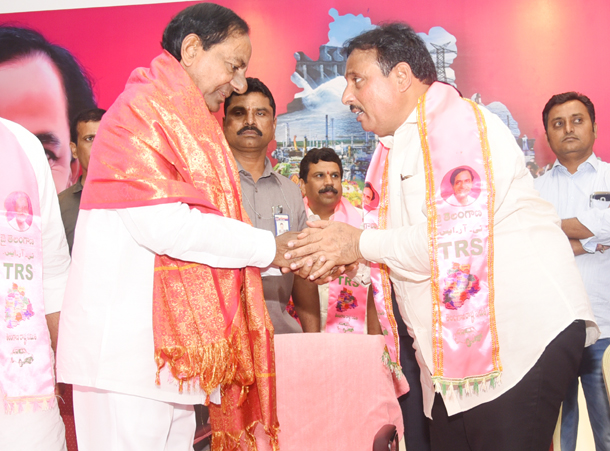 కారెక్కిన దానం నాగేందర్