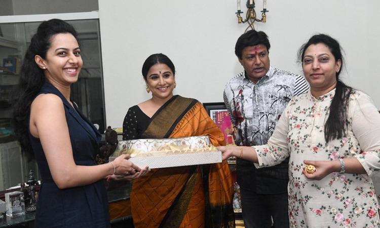 బసవతారకం కు బాలయ్య ఘన స్వాగతం