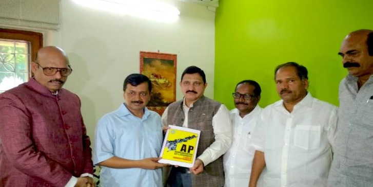 ఢిల్లీ సీఎంను కలిసిన టీడీపీ ఎంపీలు