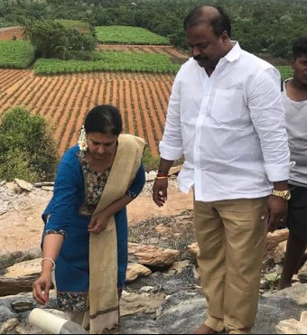 గోకర్ణేశ్వర ఆలయ నిర్మాణానికి సతీష్ వేమన విరాళం రూ.15 లక్షలు