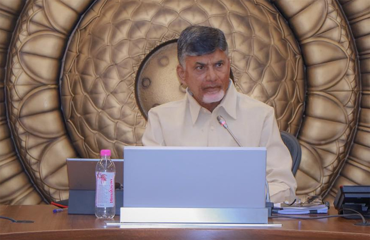 హోదాపై తానెప్పుడూ రాజీపడలేదు : చంద్రబాబు