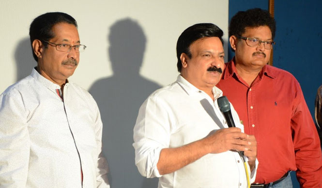 ప‌రిశ్ర‌మ స‌మ‌స్య‌ల ప‌రిష్కారానికి అధ్య‌క్షుడు హామీ : ఫిలించాంబ‌ర్‌ కొత్త అధ్య‌క్షుడు వీరినాయుడు