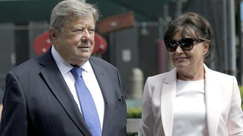 డొనాల్డ్ ట్రంప్ అత్తమామలకు అమెరికా పౌరసత్వం!