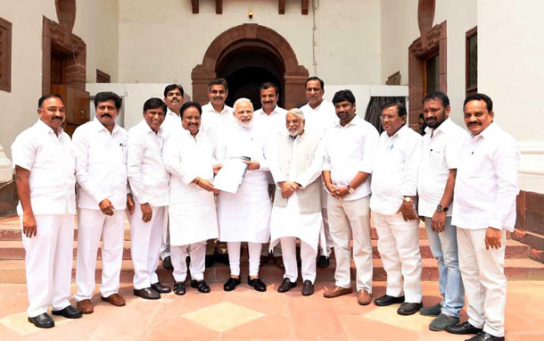 ప్రధానితో టీఆర్ఎస్ ఎంపీలు భేటీ