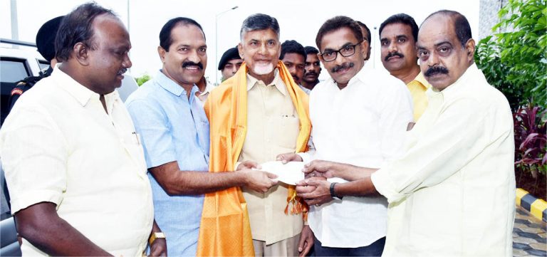 రాజధానికి రూ.5 లక్షలు విరాళమిచ్చిన  ప్రవాసాంధ్రులు