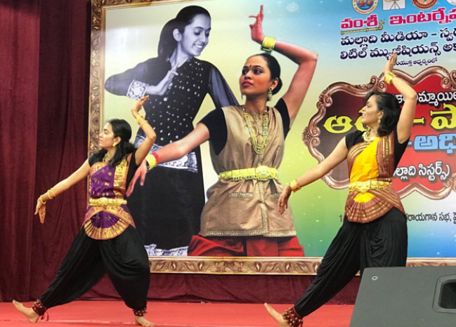 అమెరికా అమ్మాయిల ఆట…పాట అదిరింది!