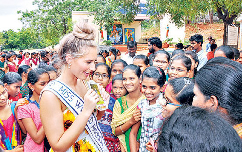 భారతీయుల మనసు ఎంతో గొప్పది : మిస్ అమెరికా