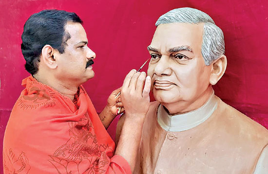 6 గంటల్లో వాజ్ పేయీ విగ్రహం