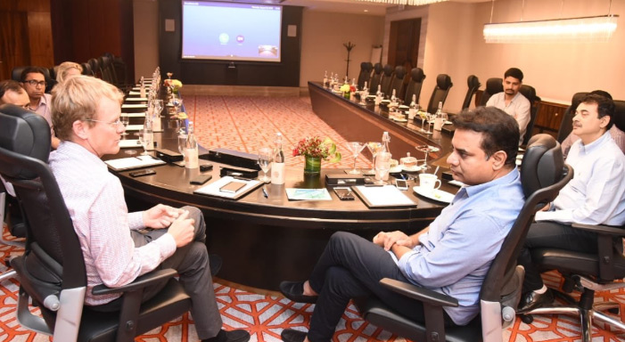 మంత్రి కేటీఆర్ తో వాట్సాప్ సీఈవో భేటీ