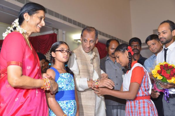 రాఖీ కి రాజ్ భవన్ దూరం