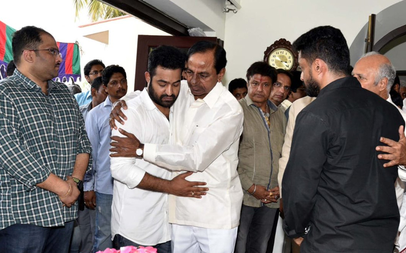 హరికృష్ణ మృతిపై సీఎం కేసీఆర్ దిగ్భ్రాంతి