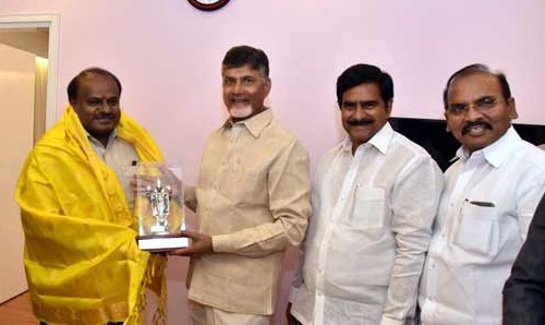 కుమారస్వామితో సీఎం చంద్రబాబు భేటీ