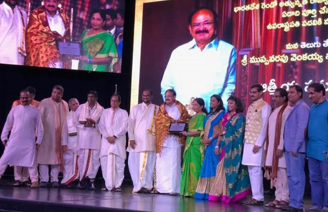 మాతృభాష మరవకండి : వెంకయ్యనాయుడు మాతృభాష మరవకండి : వెంకయ్యనాయుడు